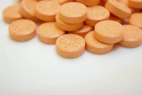 Molte Compresse Vitamina Arancione Sfondo Bianco Protezione Contro Influenza Durante — Foto Stock