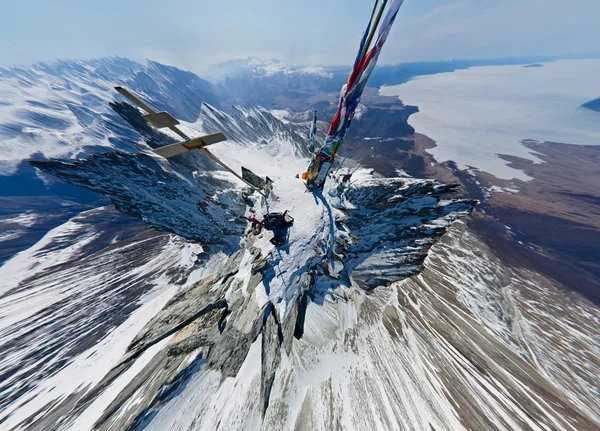 Розтягнутий ширококутний вид на верхню частину аерофотозйомки сніг — стокове фото