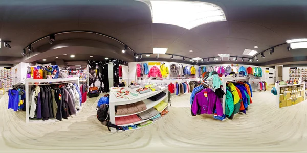 Panorama esférico del interior de la tienda de ropa deportiva 360 a 18 — Foto de Stock