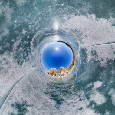 Küresel Panorama şaman kaya ya da Cape Burhan Olkhon üzerinde ben ada