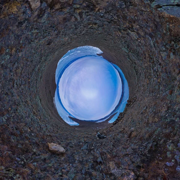 Bolvormig panorama dageraad op Olkhon Island, Cape merrie van hoofd. — Stockfoto