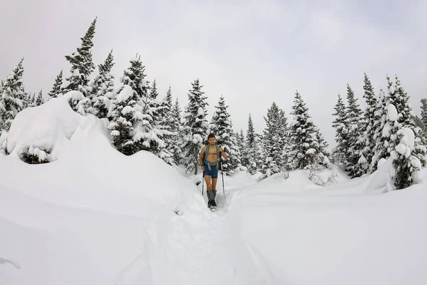 Male Tourist Backpack Naked Torso Legs Snowdrifts Trees — Stock Photo, Image