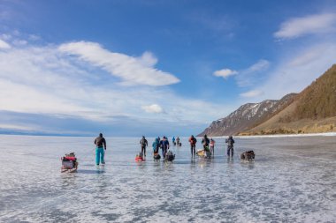 Deniz Baykal, Rusya - 24 Mart 2016: Grup turist yetişkin bir