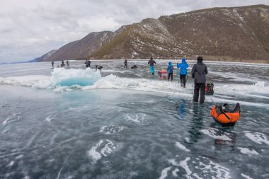 Deniz Baykal, Rusya - 24 Mart 2016: Grup turist yetişkin bir
