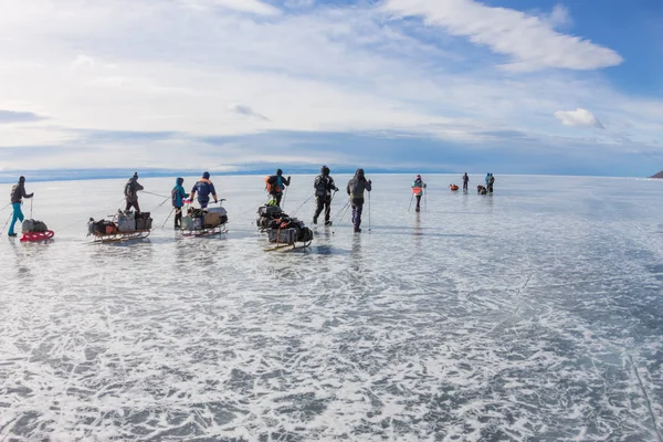 Deniz Baykal, Rusya - 24 Mart 2016: Grup turist yetişkin bir