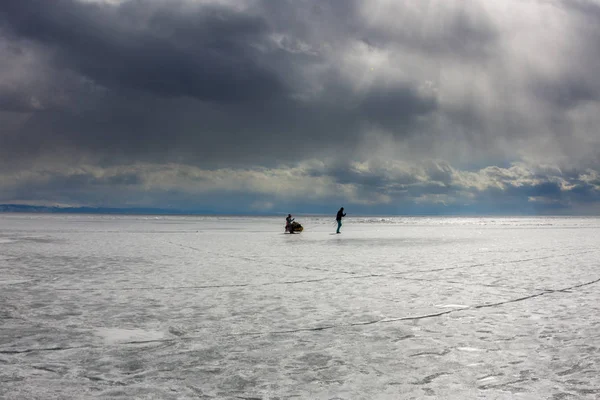 Woman Man Sledge Trekking Pole Ice Baikal — Stock Photo, Image