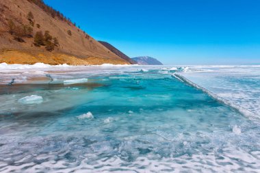 Yetiştiriciler buz buzdağı Deniz Baykal turkuaz su