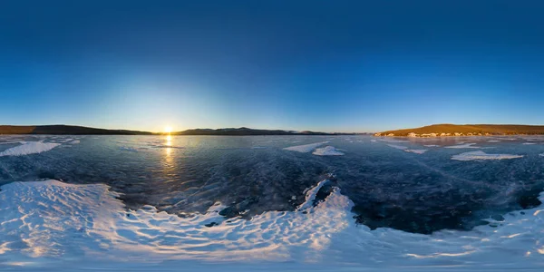Panorama esférico 360 180 grados de salida del sol en la isla de Olkho — Foto de Stock