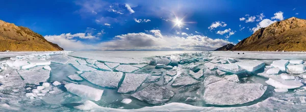 360 panoramy cylindryczne lodu kępach Bajkał wyspa Olchon — Zdjęcie stockowe