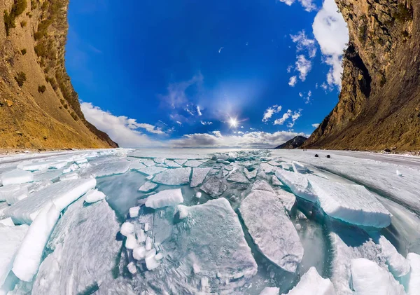 Hummocks de gelo na projeção esférica polar do pequeno planeta — Fotografia de Stock