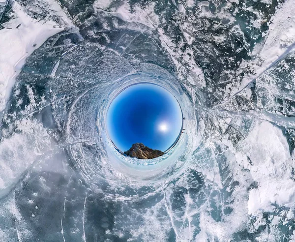 Bolvormig Panorama sjamaan Rock of Cape Burhan op Olkhon Island ik — Stockfoto