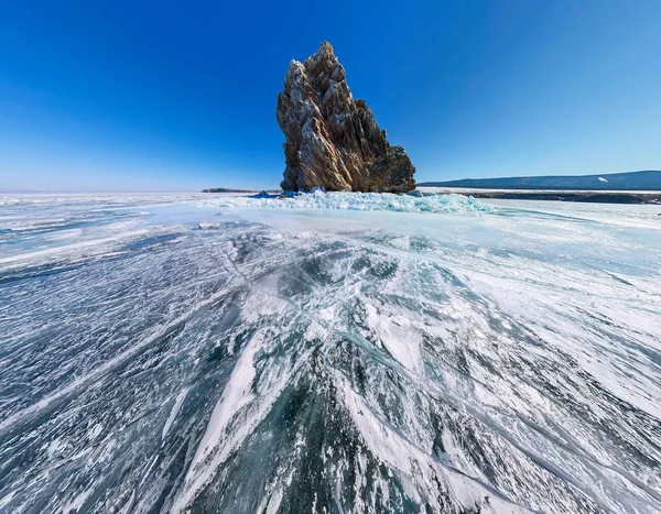 Antenowe panorama skała szamana lub Burhan Cape na wyspie Olchon w w — Zdjęcie stockowe