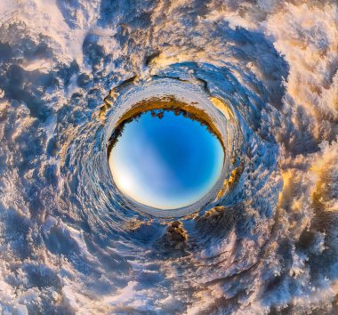 360 kar sunrise dalga Olkhon kıyı üzerinde 180 Panoraması. Ba