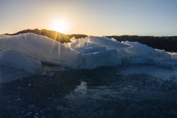 Ice hummock at the crack in the winter Baikal at sunset — Stock Photo, Image