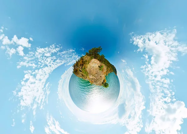 360 180 panorama sferico di una scogliera sopra l'acqua Mare di Baikal — Foto Stock