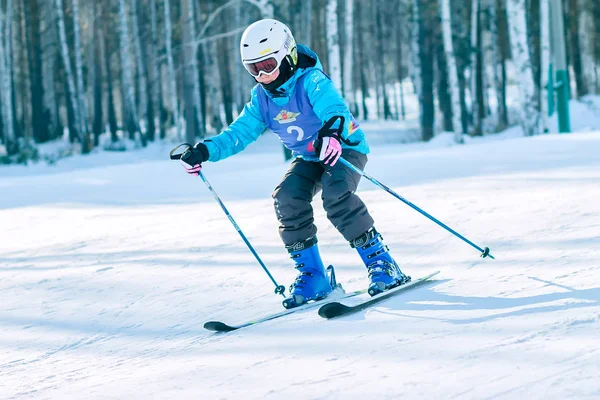 Irkutsk, Russia - 12 febbraio 2017: Slalom competizione snowboar — Foto Stock