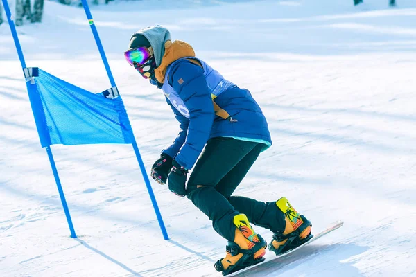 Irkutsk, Russia - 12 febbraio 2017: Slalom competizione snowboar — Foto Stock