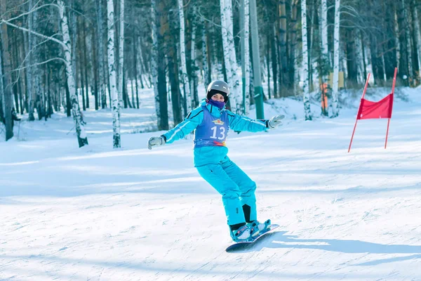 Irkutsk, Ryssland - 12 februari 2017: Slalom tävling snowboar — Stockfoto