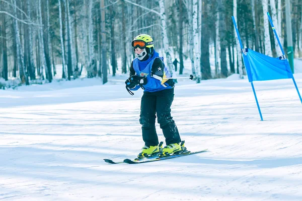 Irkuck, Rosja - 12 lutego 2017 r.: Snowboar konkurencji Slalom — Zdjęcie stockowe