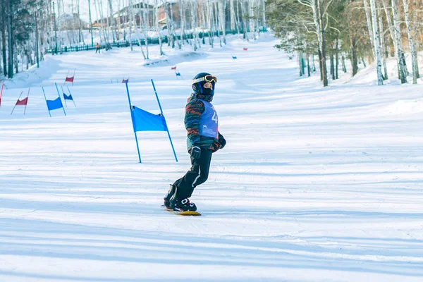 Ιρκούτσκ, Ρωσία - 12 Φεβρουαρίου 2017: Σλάλομ ανταγωνισμού snowboar — Φωτογραφία Αρχείου