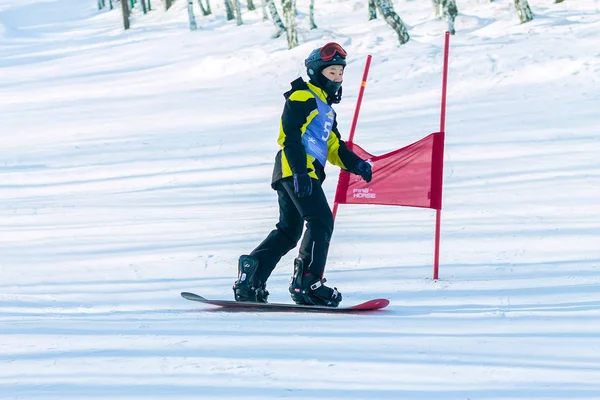 Irkutsk, Rusia - 12 de febrero de 2017: Slalom competition snowboar —  Fotos de Stock