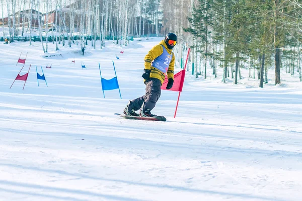 Ιρκούτσκ, Ρωσία - 12 Φεβρουαρίου 2017: Σλάλομ ανταγωνισμού snowboar — Φωτογραφία Αρχείου