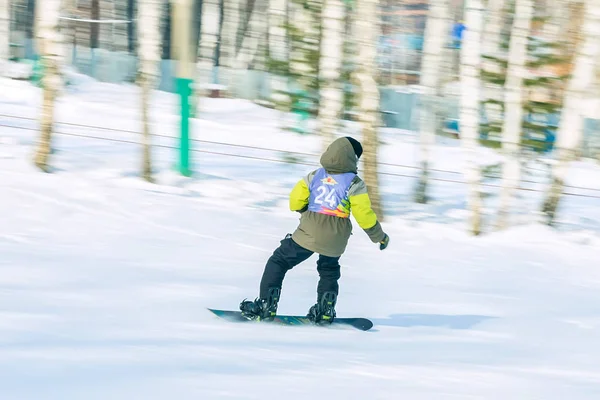 Irkutsk, Russia - 12 febbraio 2017: Slalom competizione snowboar — Foto Stock