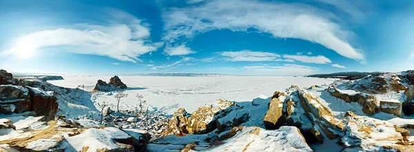 Cilindrische panorama Cape sjamaan op het eiland van Olkhon, Lake B — Stockfoto