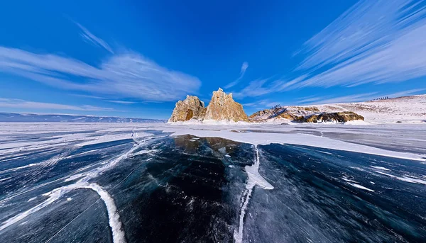 Cabo de xamã aéreo largo na Ilha Olkhon, Lago Baikal — Fotografia de Stock