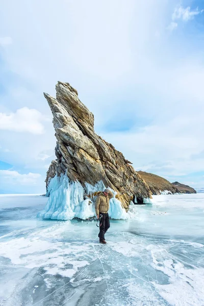 Transparent ice on Lake Baikal near Ogoy island. Siberia, Russia — Stock Photo, Image