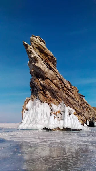 Ogoy 섬 근처 호수 바이칼에 투명 한 얼음입니다. 시베리아, 러시아 — 스톡 사진
