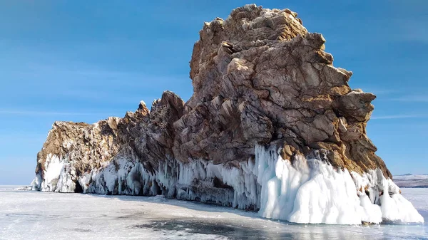 Ogoy 島の近くバイカル湖の透明な氷です。シベリア、ロシア — ストック写真