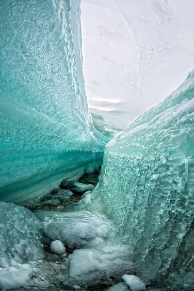 Eisbruch im schmelzenden blauen Gletscher — Stockfoto