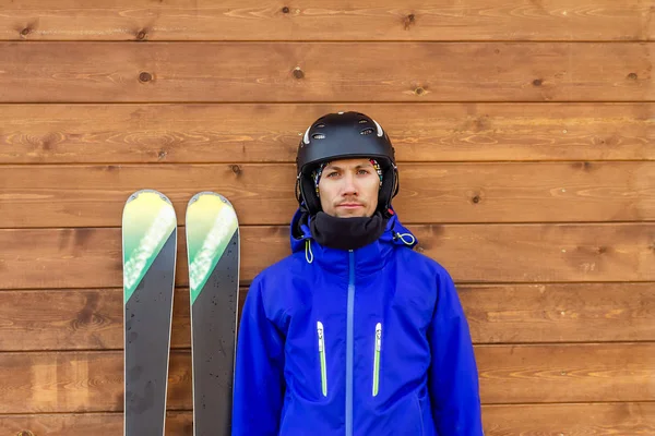 Portrait Man Skier Skis Helmet Ski Boots Wooden Wall — Stock Photo, Image