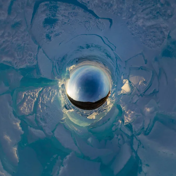 Mavi Tepecik Olkhon günbatımı, Baykal Gölü buz. Küresel 360 panorama küçük gezegen