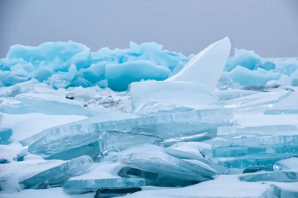 Świt Kępach Niebieski Lód Jezioro Bajkał Snowy Pole Zimie Podróż — Zdjęcie stockowe