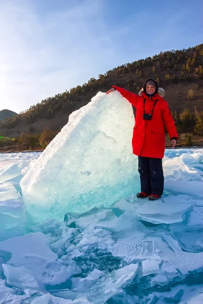 Girl Stands Large Blue Ice Ridges Lake Baikal — Stock Photo, Image