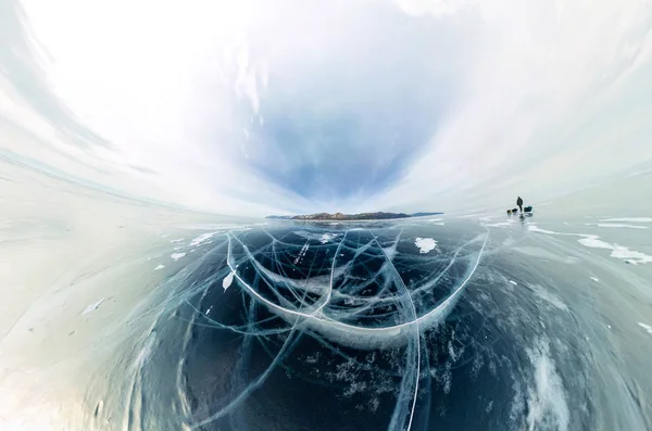 Panorama grietas en el hielo azul del lago Baikal de Olkhon — Foto de Stock