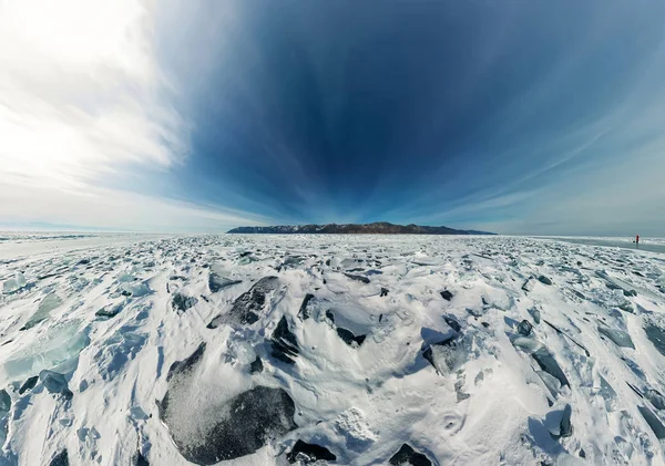 Panorama z modré nejroztodivnější jezera Bajkal při západu slunce — Stock fotografie