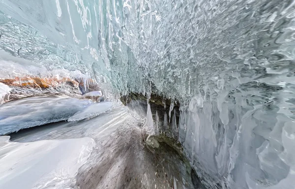 Alba Panoramica Una Grotta Ghiaccio Con Ghiaccioli Baikal Olkhon — Foto Stock