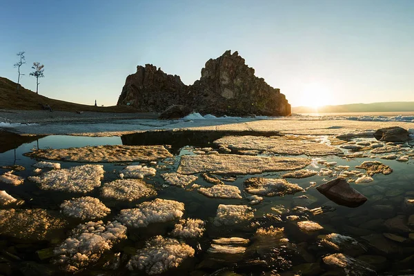 Tání ledu jezera Bajkal poblíž mysu shamanka Panorama — Stock fotografie