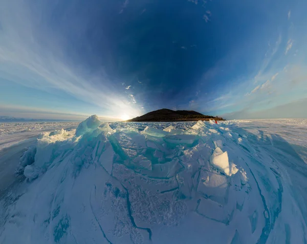 Panorama z niebieski kępach jezioro Bajkał o zachodzie słońca — Zdjęcie stockowe
