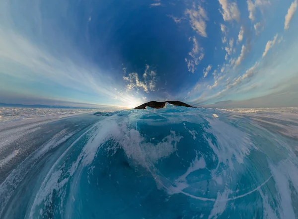Panorama das bugigangas azuis do Lago Baikal ao pôr do sol — Fotografia de Stock