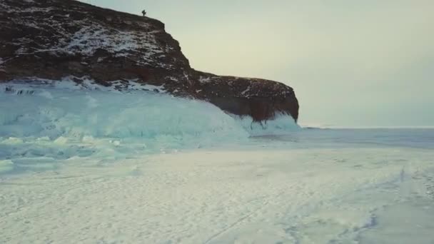 Zimní Ice Rock Olkhon Ostrov Jezeře Bajkal Malém Moři Letecké — Stock video