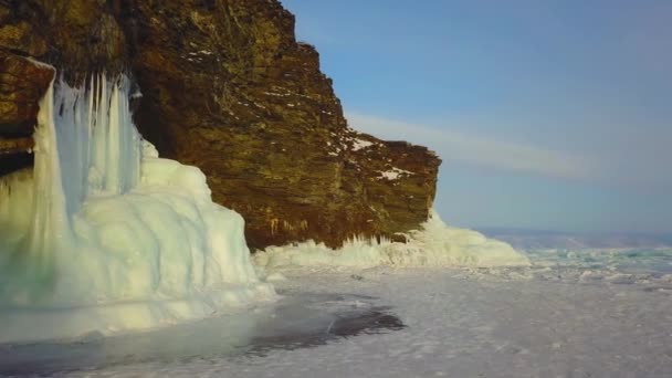 Zimní Ice Rock Olkhon Ostrov Jezeře Bajkal Malém Moři Letecké — Stock video