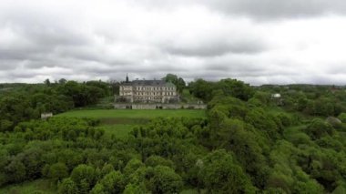 Pidhirtsi Kalesi. Kuş Uçuş yüksekliği kaleden görünümü