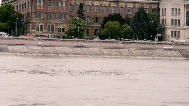 Pemandangan dari kapal di jalan raya di Budapest — Stok Video