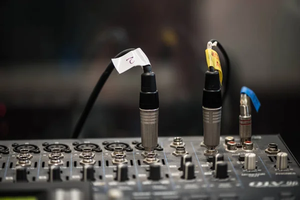 Mezclador de sonido analógico. Consola de mezcla de audio profesional radio y radiodifusión de TV — Foto de Stock