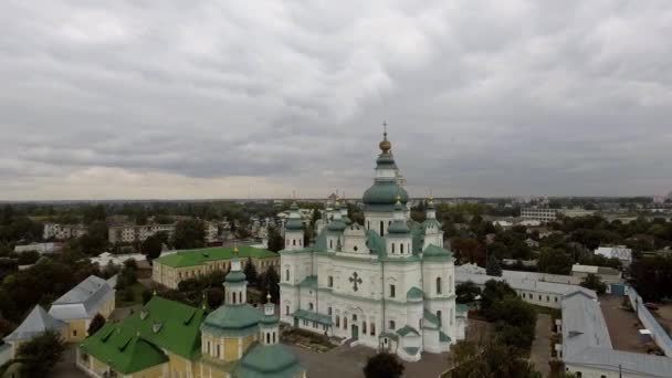 Catedral da Santíssima Trindade em Chernihiv, Ucrânia. Vista aérea . — Vídeo de Stock