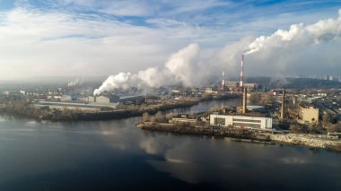 Çöp yakma tesisi. Dumanlı atık yakma fırını fabrikası. Fabrikaların çevre kirliliği sorunu.